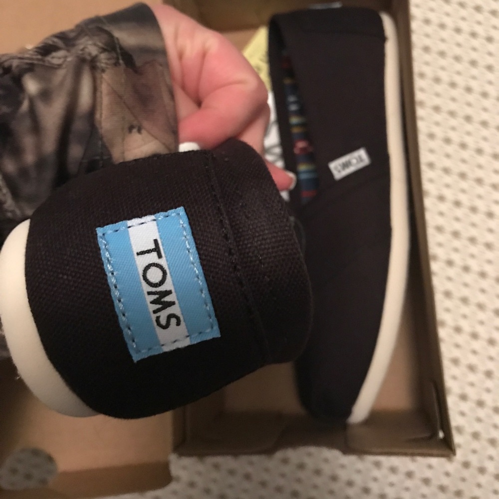 Toms - Picture 5 of 5